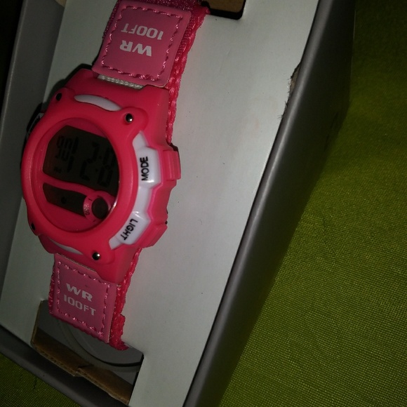 Small pink Digital watch - Picture 2 of 3